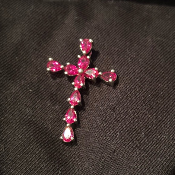 Pink ruby cross - Picture 1 of 3
